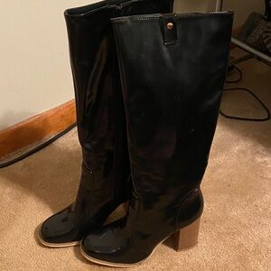 TALL SHINY BLACK BOOTS